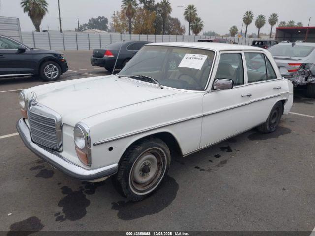 Mercedes-Benz 240d Image 4