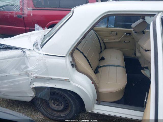 Mercedes-Benz 240d Image 5