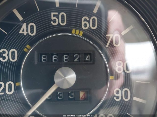 Mercedes-Benz 240d Image 14