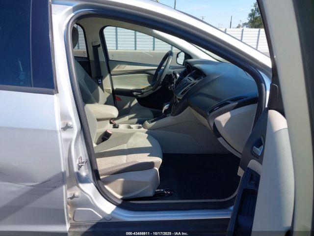 Ford Focus Se Image 11