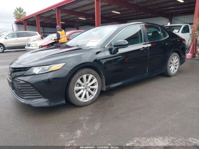 Toyota Camry Le Image 7