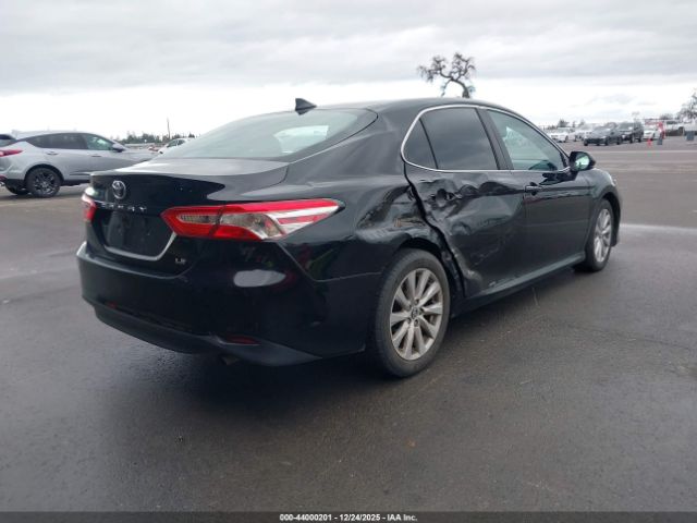 Toyota Camry Le Image 2