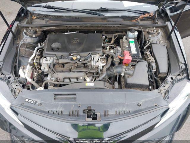 Toyota Camry Le Image 5