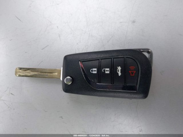 Toyota Camry Le Image 14