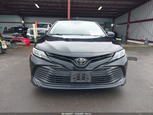 Toyota Camry Le Image 12