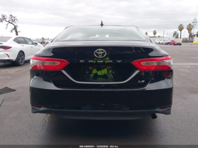 Toyota Camry Le Image 15