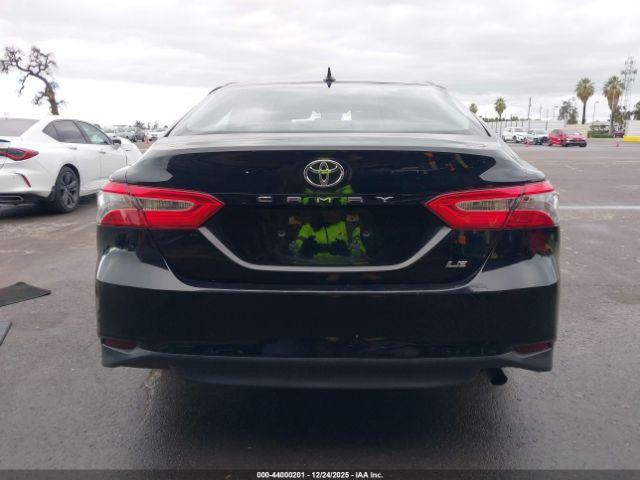 Toyota Camry Le Image 15