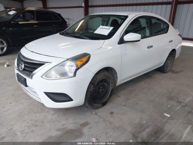 Nissan Versa Image 11