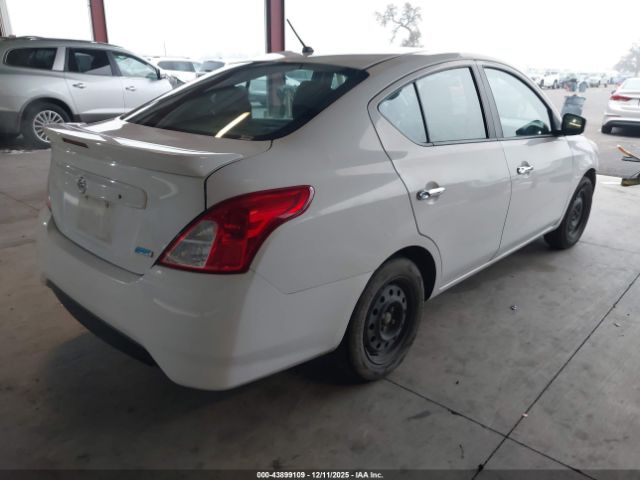 Nissan Versa Image 7