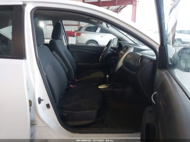 Nissan Versa Image 9