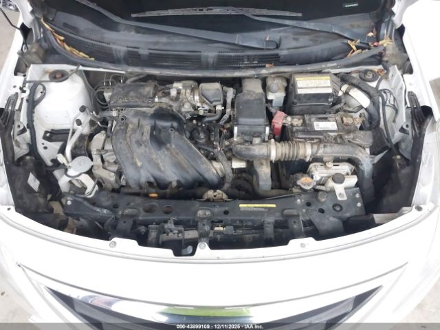 Nissan Versa Image 2