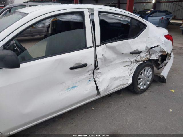 Nissan Versa 1.6 S Image 9