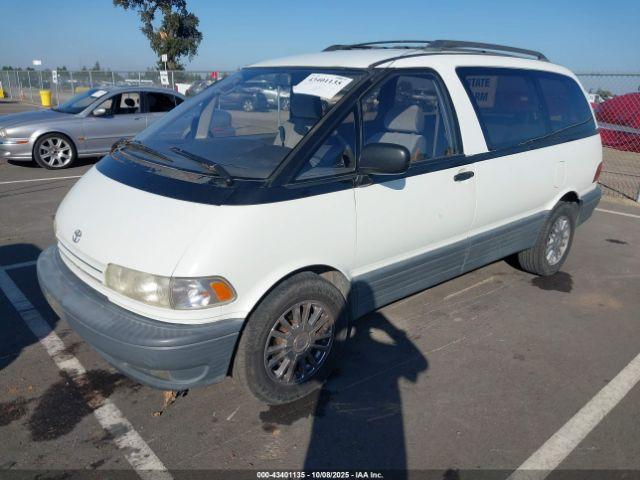 Toyota Previa Image 13
