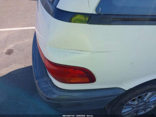 Toyota Previa Image 11