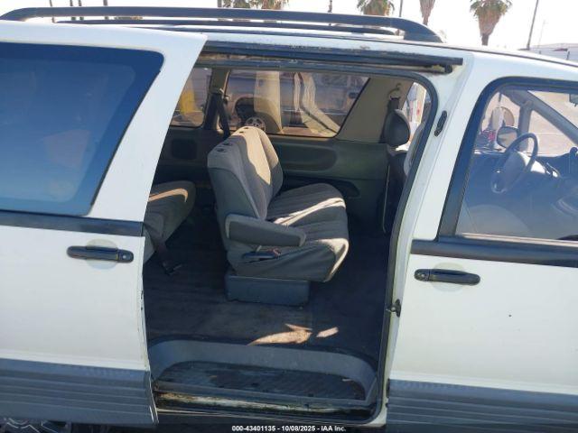 Toyota Previa Image 14