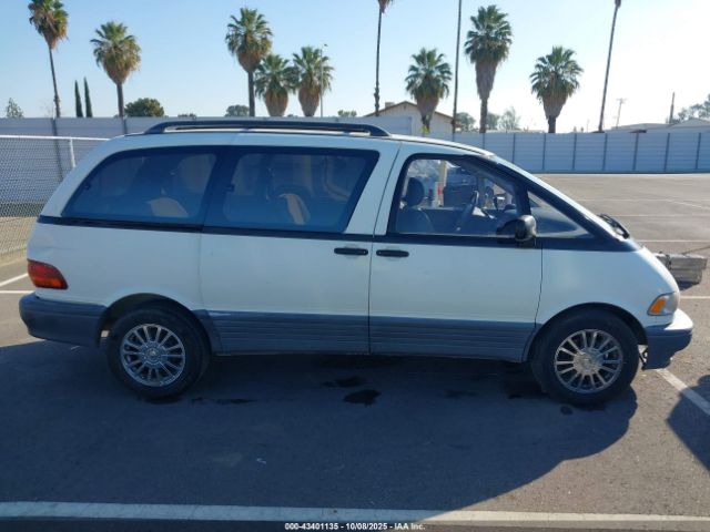 Toyota Previa Image 3