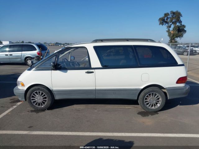 Toyota Previa Image 2