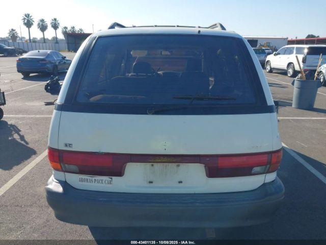 Toyota Previa Image 9