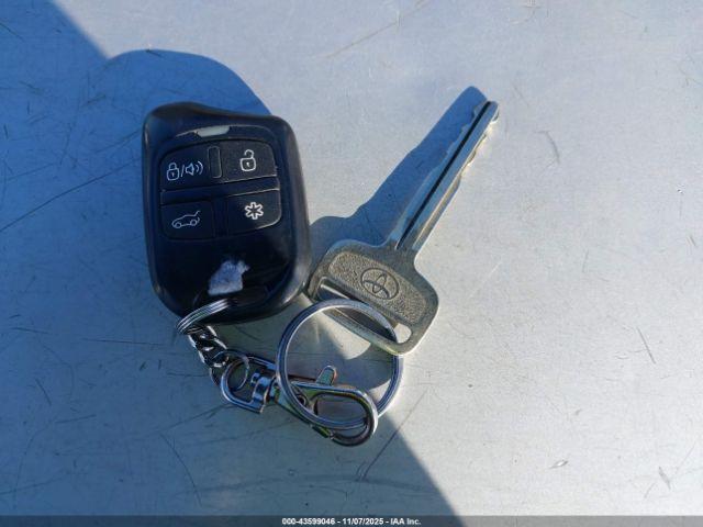 Toyota Corolla S Image 15