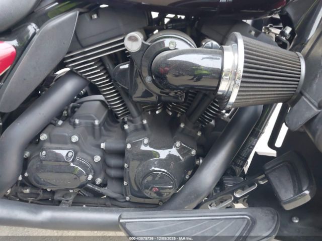 Harley-Davidson Flhtk Image 4