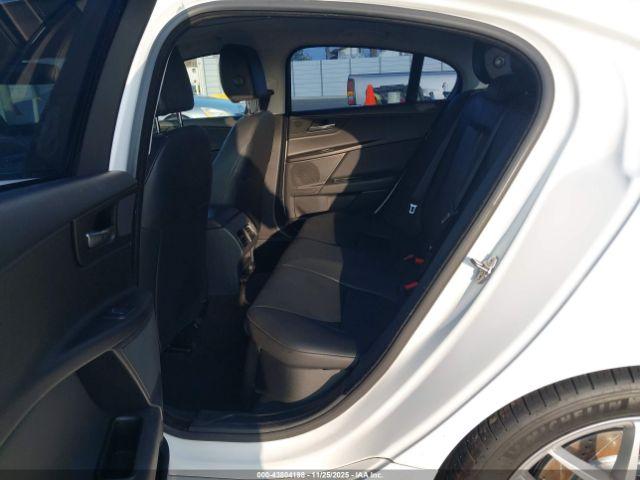 Jaguar XE 25t Image 13