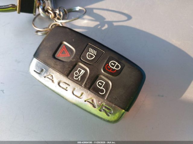 Jaguar XE 25t Image 9