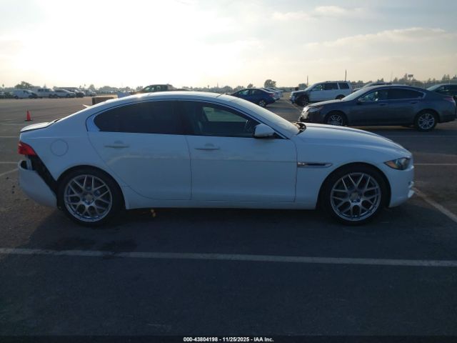 Jaguar XE 25t Image 12