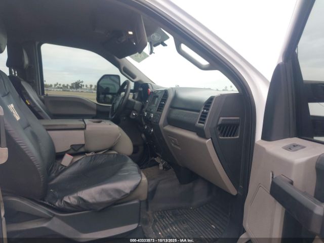 Ford F-550 Xl Image 11